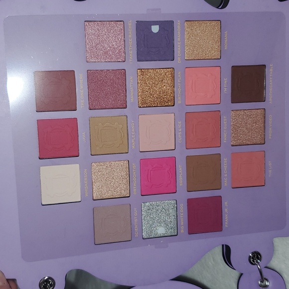 REVOLUTION x Friends Makeup Revolution Open the Door Eyeshadow Palette NIB - Picture 10 of 13